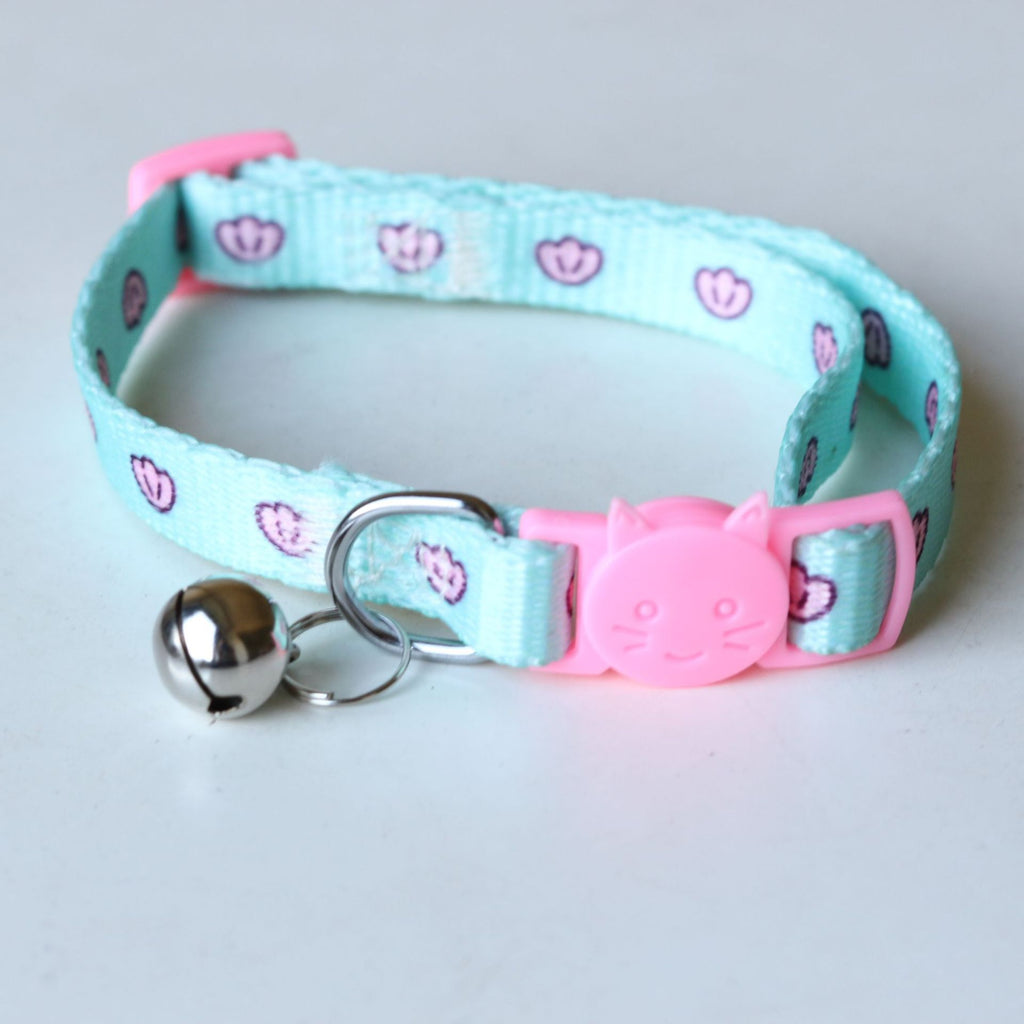 Cat collar with cute digital print, nylon with easy-to-open plastic buckle with a bell Comes in Black, pink, sky blue  Specifications (length * width): 1.0 * 20 ~ 33cm . Green pattern shown