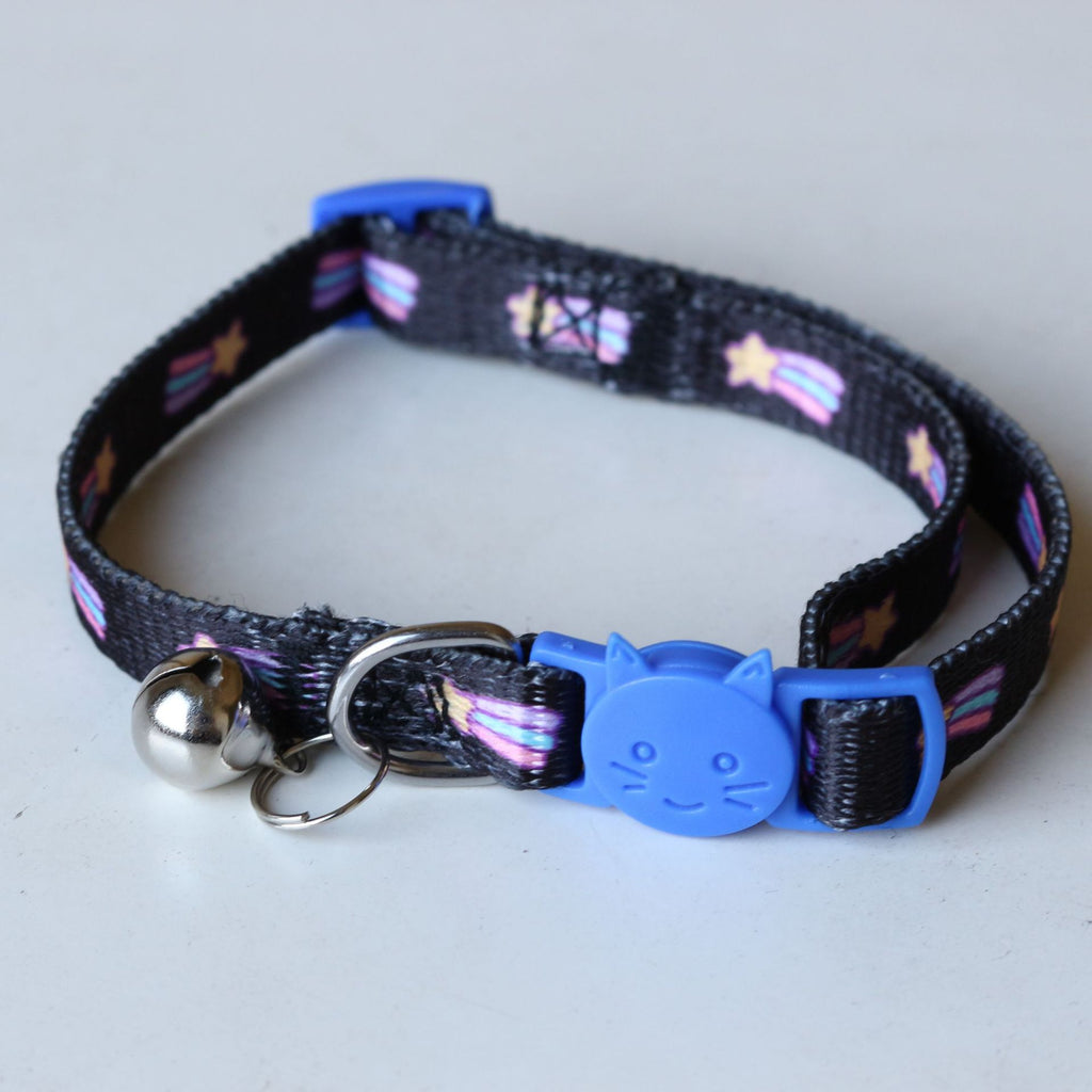 Cat collar with cute digital print, nylon with easy-to-open plastic buckle with a bell Comes in Black, pink, sky blue  Specifications (length * width): 1.0 * 20 ~ 33cm . Black pattern shown