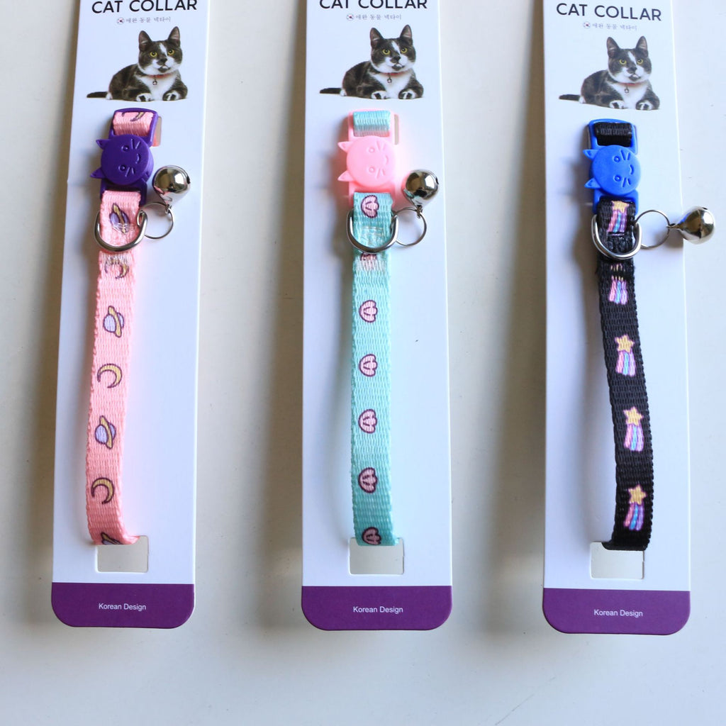 Cat collar with cute digital print, nylon with easy-to-open plastic buckle Comes in Black, pink, sky blue  Specifications (length * width): 1.0 * 20 ~ 33cm . Korean design