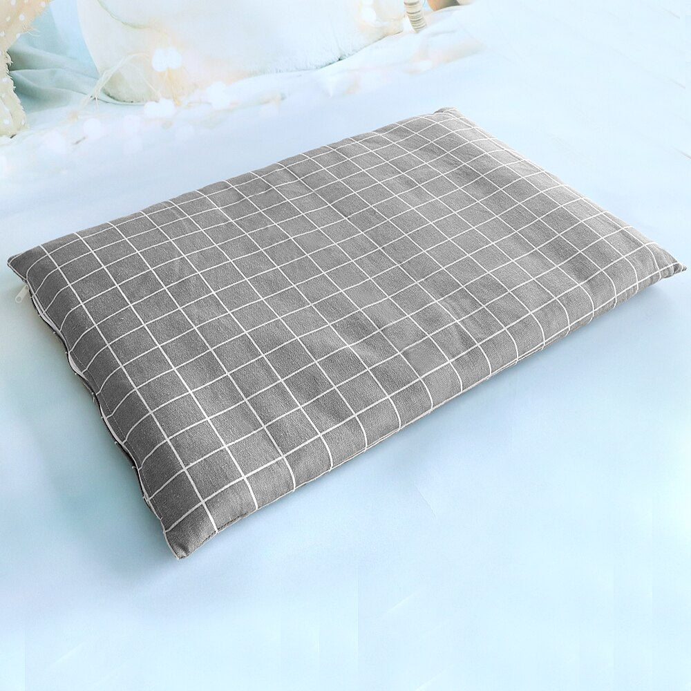 Geometric Pattern Pet Bed - gray with white