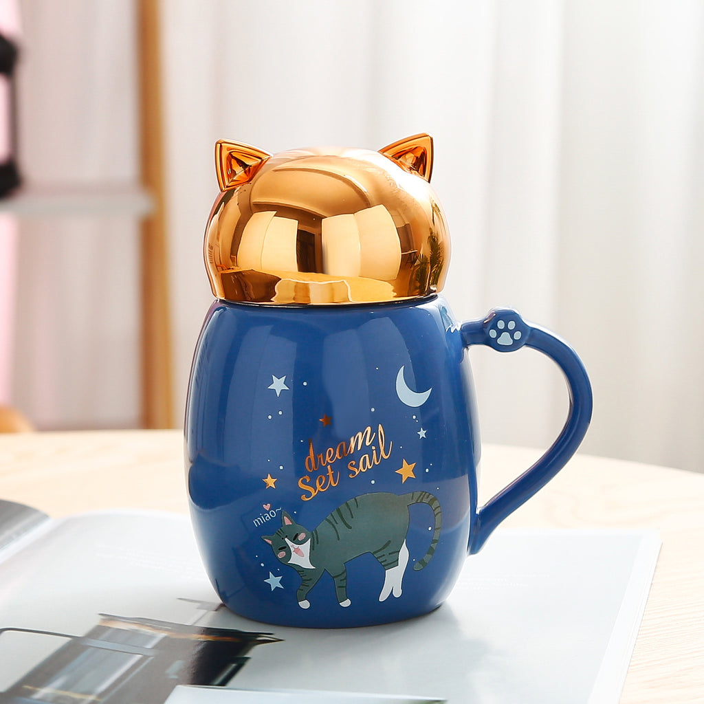 This 0.5kg ceramic mug is designed with a cutest cat (choose from black or wtite) cartoon pattern, perfect for adding a bit of fun to your morning routine. With a single layer structure and high-temperature resistance, it will last through many coffee or tea breaks. It also comes with a golden cover, allowing for tea to brew better in the cup